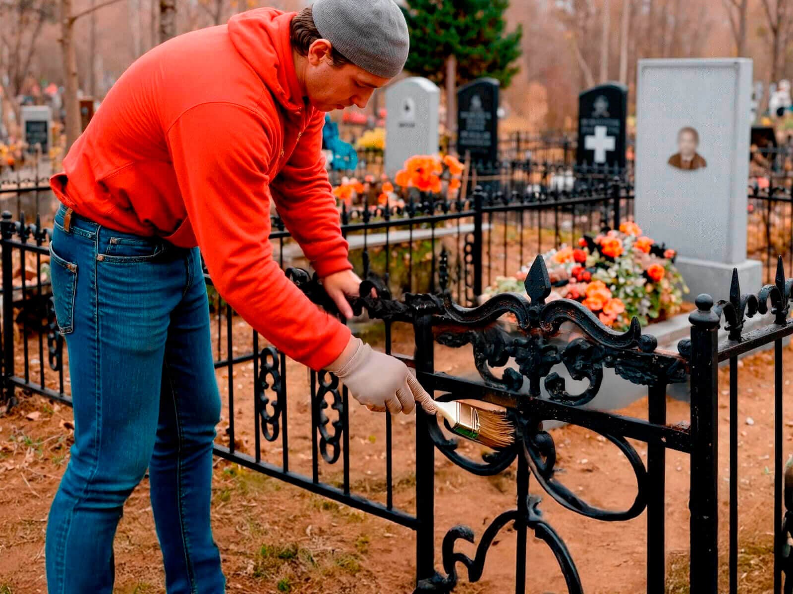 Покраска памятников, крестов и оградок.